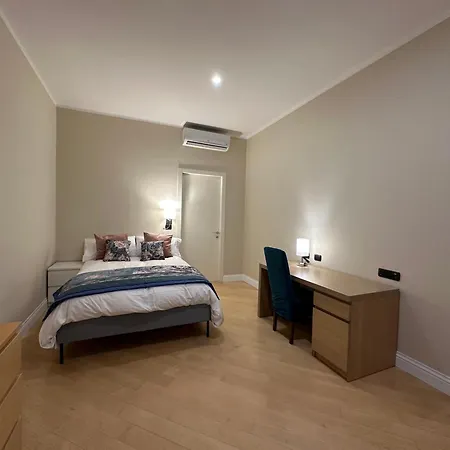 Paola Center , Luxury House In Town Centre Apartment